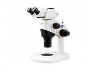 	设备类型：体视显微镜
	放大倍率：2.1X-690X
	变倍比：16.4（0.7X-11.5X）
	光学系统：伽利略光学系统
	产品尺寸：285（W）×335（D）×403（H）mmmm
	产品重量：7（标准组合）Kg 
